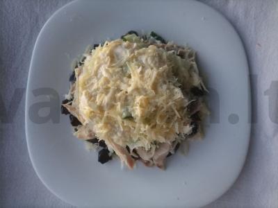 Skanios salotos su rūkyta vištiena ir džiovintomis slyvomis Žingsnis 3