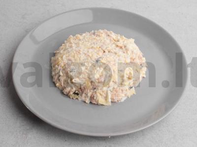 Rožinės lašišos salotos su rūkytos dešros sūriu Žingsnis 4