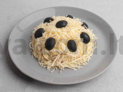 Rožinės lašišos salotos su rūkytos dešros sūriu Žingsnis 5