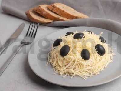 Rožinės lašišos salotos su rūkytos dešros sūriu Žingsnis 6