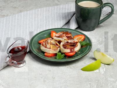 Obuolių rožių bandelės. pagrindine nuotrauka