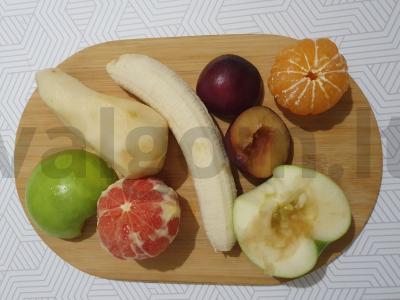 Vaisių salotos su riešutais Žingsnis 1