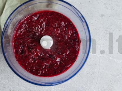 Bulvių košės su šaldytomis mėlynėmis ir braškėmis receptas Žingsnis 3