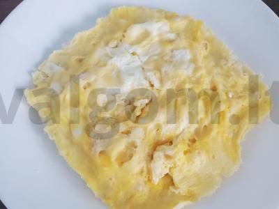 Sotus omletas mikrobangų krosnelėje. Žingsnis 6