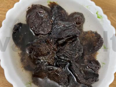 Virtos jautienos salotos su džiovintomis slyvomis Žingsnis 3