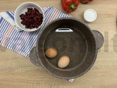 Salotos su krabų lazdelėmis, saldžiąja paprika ir pupelėmis Žingsnis 1