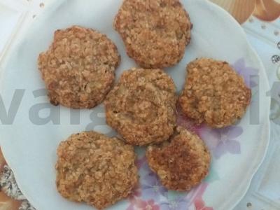 Naminiai avižiniai sausainiai su bananais pagrindine nuotrauka
