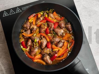 Šiltos salotos su vištienos širdelėmis ir sojų padažu Žingsnis 4