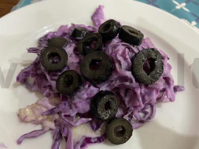Raudonųjų kopūstų salotos su jogurtu ir alyvuogėmis Žingsnis 4
