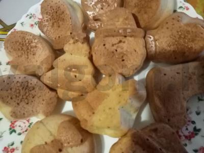 Naujametiniai pieno keksiukai pagrindine nuotrauka