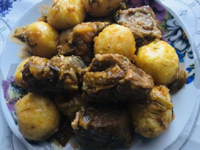 Guliašas su virtomis bulvėmis pagrindine nuotrauka