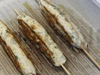 Vištienos kebabas keptuvėje pagrindine nuotrauka