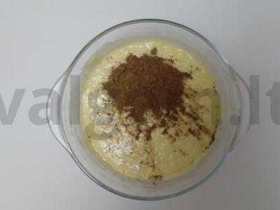 Paprastas pyragas su kremu, braškėmis ir šokoladu Žingsnis 1