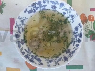 Gausi sriuba su mėsos kukuliais, daržovėmis ir vermišeliais pagrindine nuotrauka