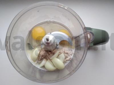 Skanūs mėsos keksiukai su malta vištiena, grybais ir sūriu Žingsnis 1