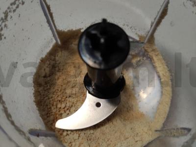 "Sultana" saldainiai su halva sausainių pabarstukuose Žingsnis 1