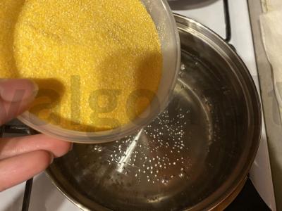 Polenta su grybais ir troškintu kiaušiniu Žingsnis 1