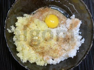 Vitaminiški ir sotūs mėsos kukuliai su cukinija pomidorų padaže Žingsnis 1