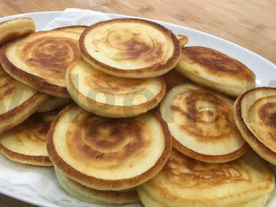 Vaniliniai blyneliai su grietine pagrindine nuotrauka