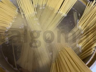 Spagečiai su malta mėsa ir pomidorų pasta Žingsnis 1