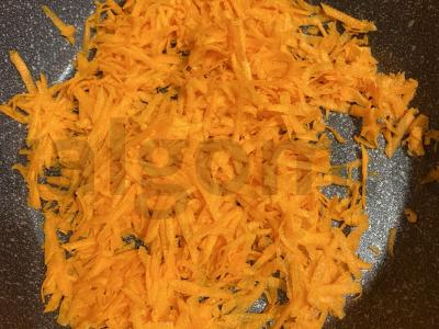 Spagečiai su malta mėsa ir pomidorų pasta Žingsnis 2