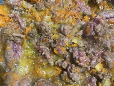 Spagečiai su malta mėsa ir pomidorų pasta Žingsnis 4