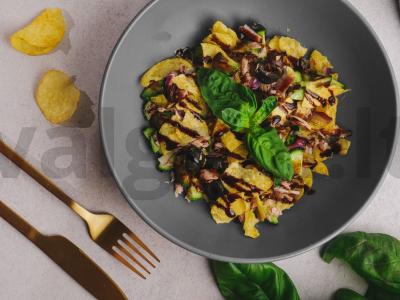 Greitos tuno salotos ir traškučiai pagrindine nuotrauka