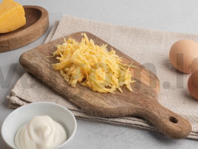 Žuvies salotos su sluoksniuota tešla Žingsnis 1