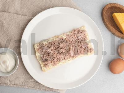 Žuvies salotos su sluoksniuota tešla Žingsnis 2