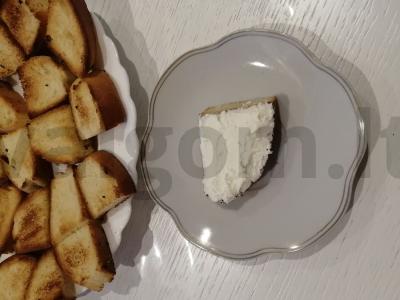 Brusketos su varške ir saulėje džiovintais pomidorais Žingsnis 4