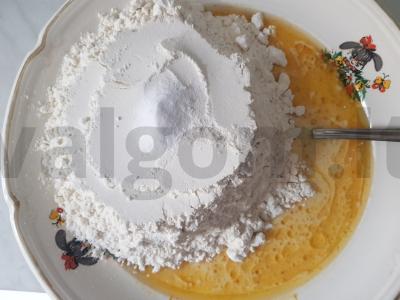 Mielinės ciberžolės bandelės be mielių Žingsnis 2
