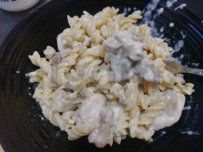 Kreminiai makaronai su vištiena pagrindine nuotrauka