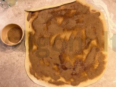 Cinnabon mėgstamiausios cinamono bandelės su varškės kremu Žingsnis 6