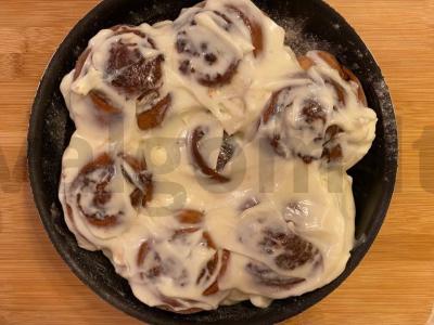 Cinnabon mėgstamiausios cinamono bandelės su varškės kremu pagrindine nuotrauka