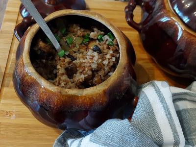Grikių košė puoduose pagrindine nuotrauka