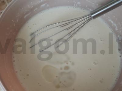 Minkšti kefyro ir verdančio vandens blyneliai Žingsnis 4