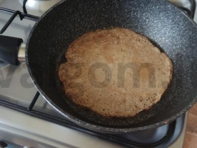 Minkšti kefyro ir verdančio vandens blyneliai Žingsnis 5