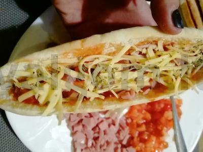 Pita pica su kumpiu ir pomidorais Žingsnis 3