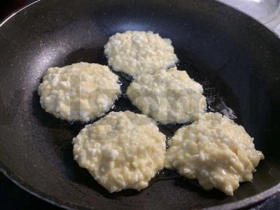 Sūrio pyragai, kaip mėgstamiausi jūsų močiutės Žingsnis 6