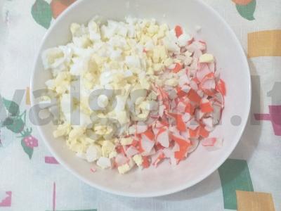 Karibų jūros salotos su krabų lazdelėmis Žingsnis 3