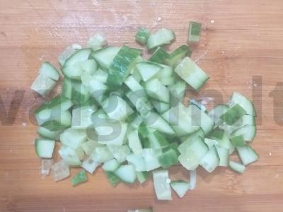 Karibų jūros salotos su krabų lazdelėmis Žingsnis 4