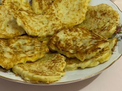 Cukinijų paplotėliai su česnakais pagrindine nuotrauka