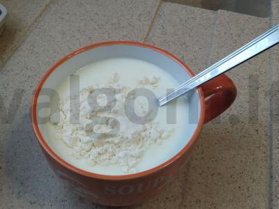 Omletas su žaliaisiais svogūnais Žingsnis 3
