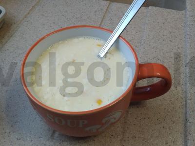 Omletas su žaliaisiais svogūnais Žingsnis 4