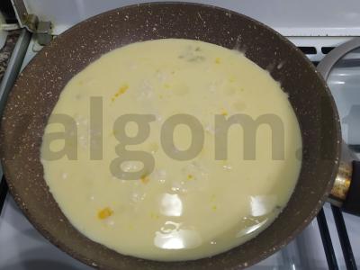 Omletas su žaliaisiais svogūnais Žingsnis 6