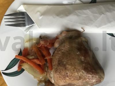 Vištienos šlaunelės, keptos su daržovėmis Žingsnis 3