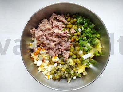 Olivier su tunu ir marinuotais agurkais Žingsnis 2