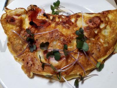 Omletas su pomidorais ir sūriu pagrindine nuotrauka