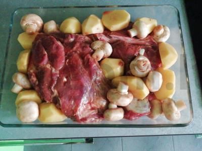 Mėsa su bulvėmis ir grybais Žingsnis 1