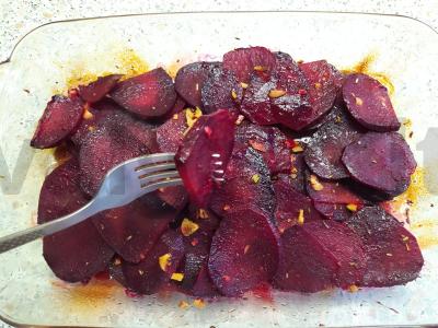 Burokėlių užkandis su česnakais pagrindine nuotrauka